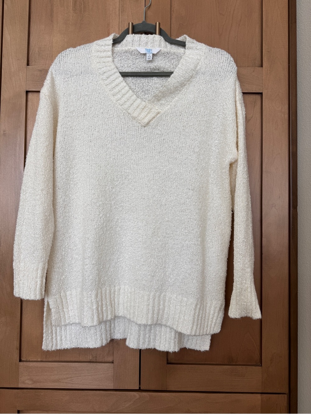Time and Tru Cream V-Neck Textured Knit Sweater